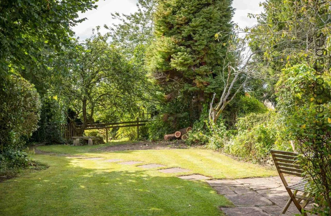 Court Hayes Villa เชลเทนแฮม ภายนอก รูปภาพ